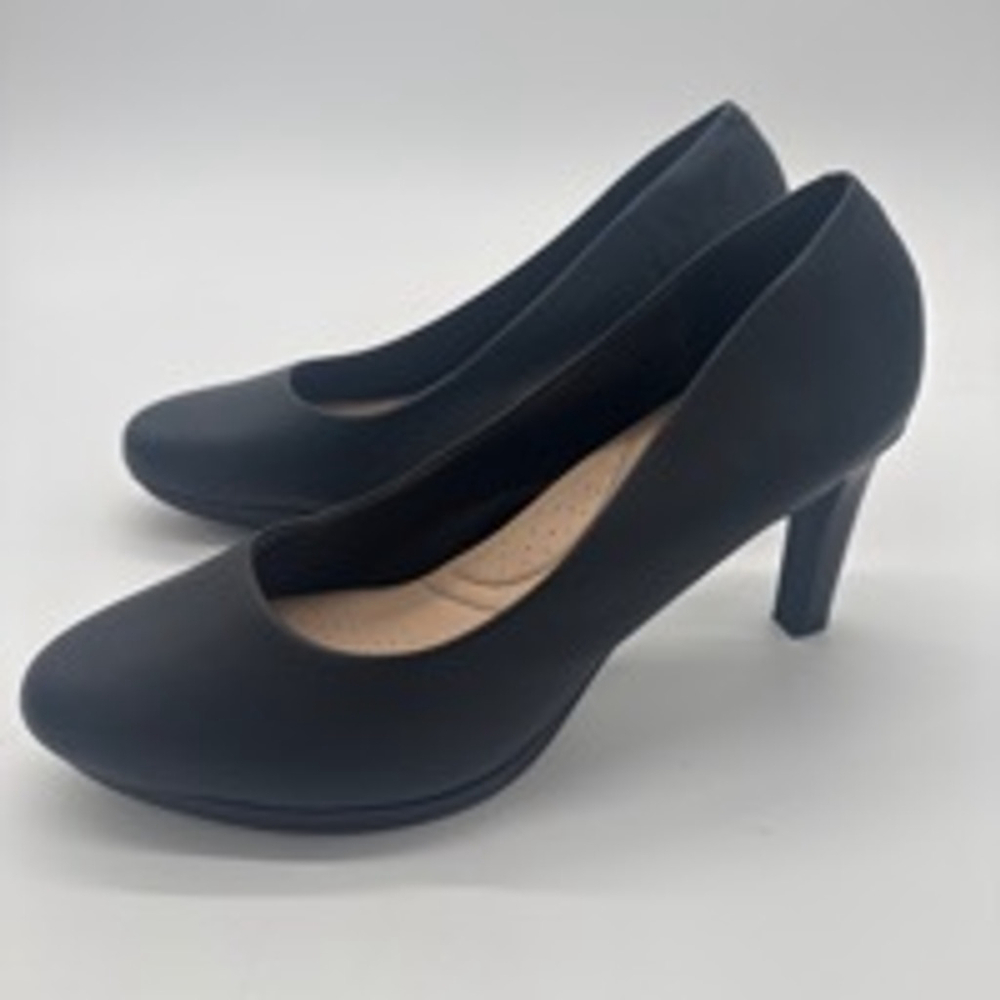 Women's Clarks Amber Joy Pump Size 9 Black